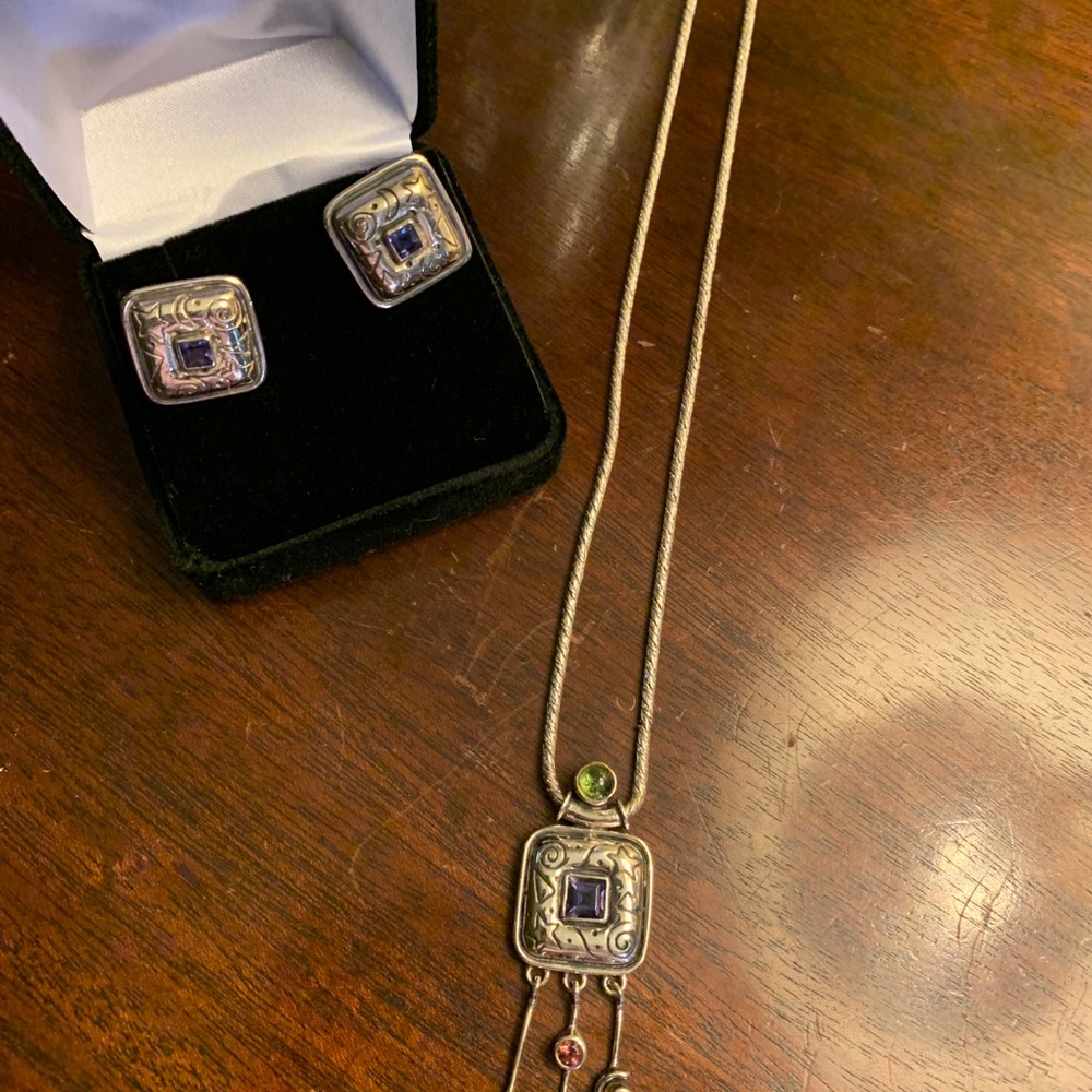 I’m selling sterling silver set